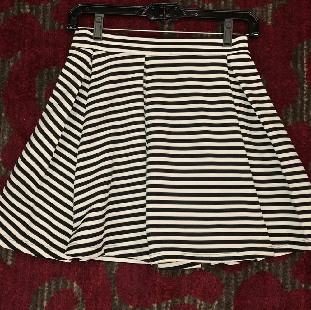 Skirt - Picture 1 of 2